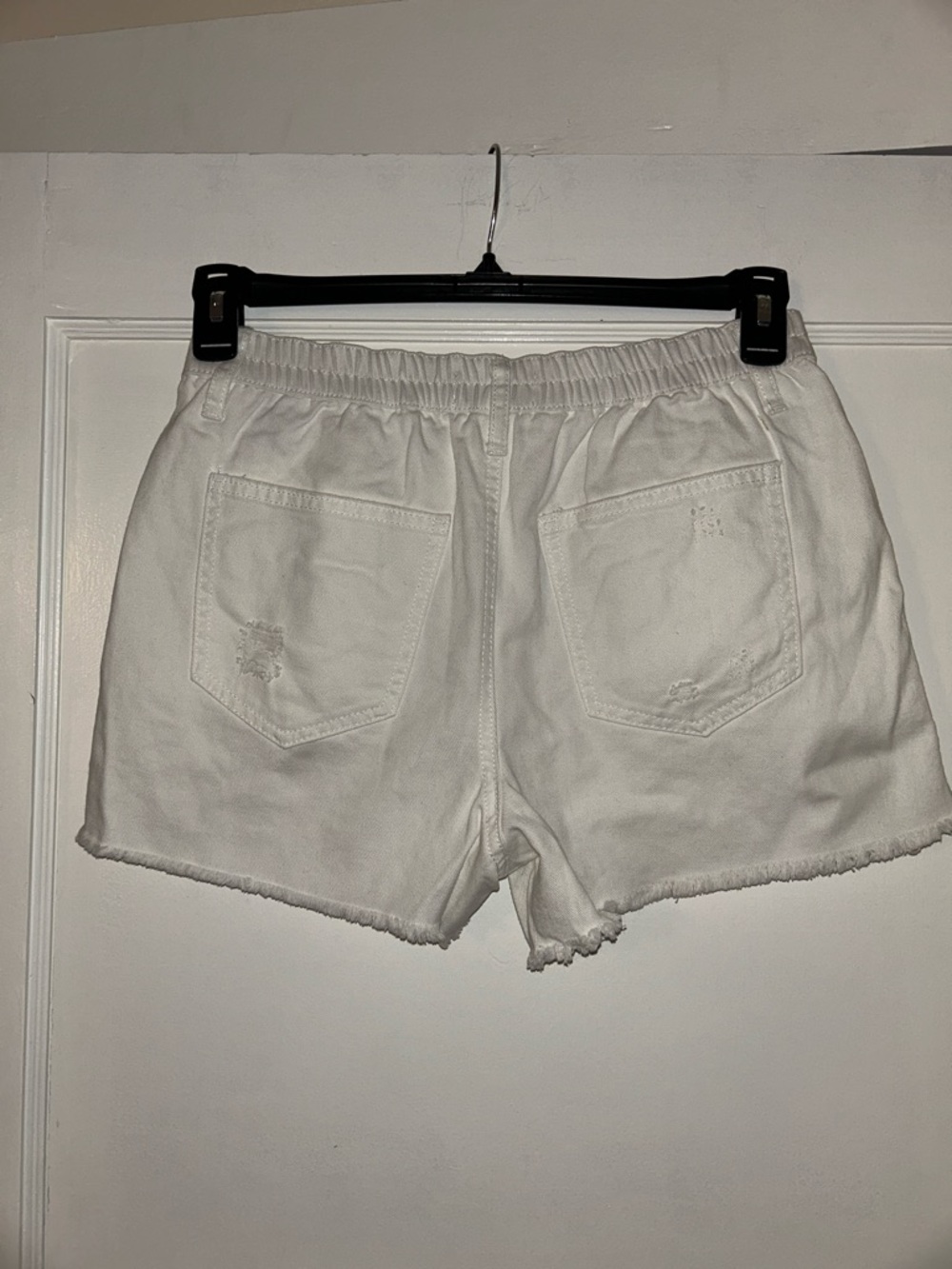 Vanilla Star White Distressed Frayed-Hem Denim Shorts - Picture 4 of 7
